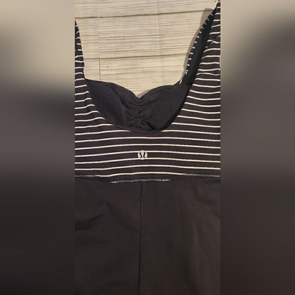 Lululemon Athletica Aria II Black and White Striped Tank Top Size 2 - Picture 7 of 11